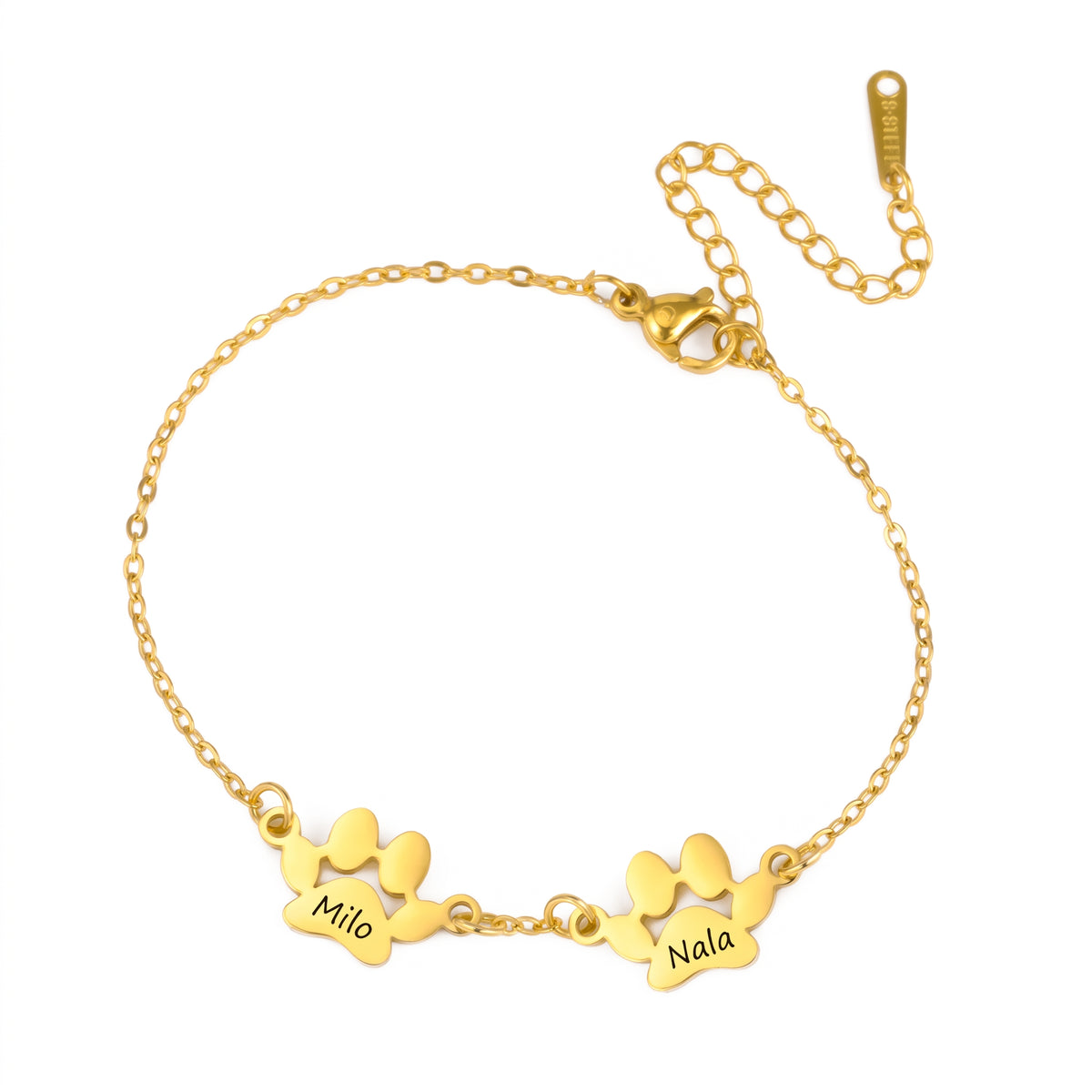 Bracelet patte personnalisé en or, 2 pattes gravées Milo et Nala, sur fond blanc